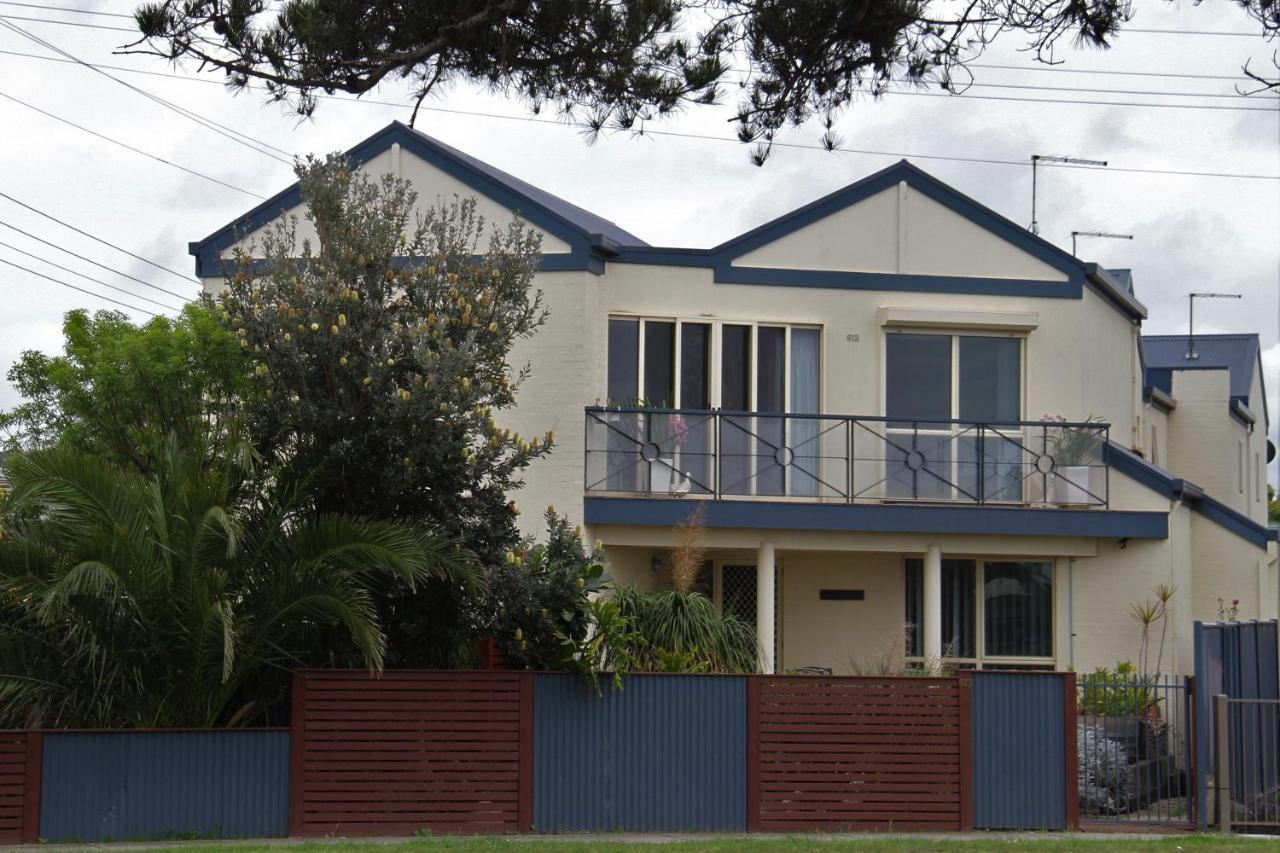 Sea Breeze On The Esplanade Villa Lakes Entrance Bagian luar foto