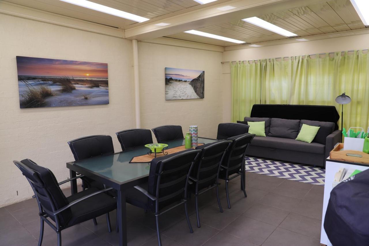 Sea Breeze On The Esplanade Villa Lakes Entrance Bagian luar foto